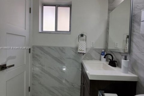 Condo in Pompano Beach, Florida, 2 bedrooms  № 1935098 - photo 20