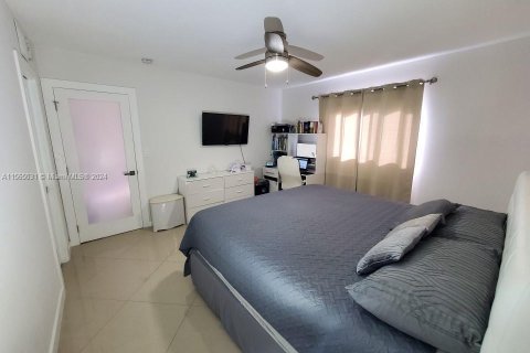 Condo in Pompano Beach, Florida, 2 bedrooms  № 1935098 - photo 17