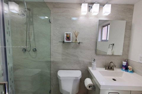 Condo in Pompano Beach, Florida, 2 bedrooms  № 1935098 - photo 26