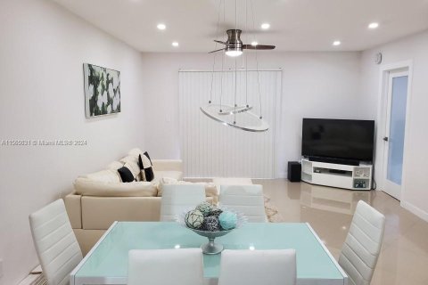 Condo in Pompano Beach, Florida, 2 bedrooms  № 1935098 - photo 9