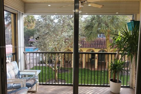 Condo in Pompano Beach, Florida, 2 bedrooms  № 1935098 - photo 29