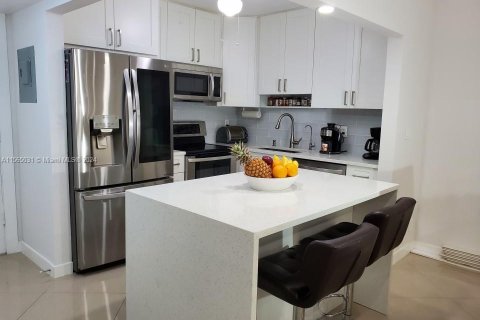 Condo in Pompano Beach, Florida, 2 bedrooms  № 1935098 - photo 4