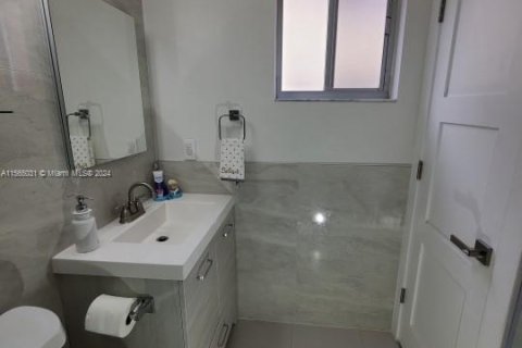 Condo in Pompano Beach, Florida, 2 bedrooms  № 1935098 - photo 24