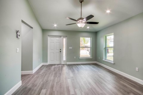 Casa en venta en Okeechobee, Florida, 3 dormitorios, 153.29 m2 № 2260978 - foto 2