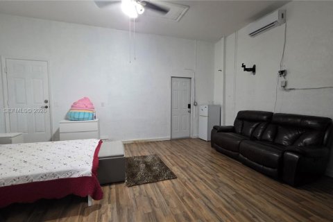 Immobilier commercial à louer à Homestead, Floride: 1 chambre, 144 m2 № 1999184 - photo 8