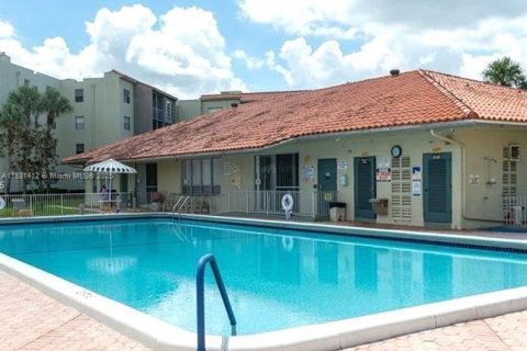 Condominio en alquiler en North Lauderdale, Florida, 1 dormitorio, 77.11 m2 № 1945797 - foto 2