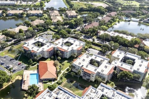 Condominio en alquiler en North Lauderdale, Florida, 1 dormitorio, 77.11 m2 № 1945797 - foto 3