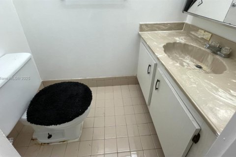 Condominio en alquiler en North Lauderdale, Florida, 1 dormitorio, 77.11 m2 № 1945797 - foto 10