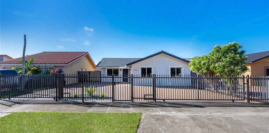 Villa ou maison à Miami, Floride 4 chambres, 217.39 m2 № 1931656