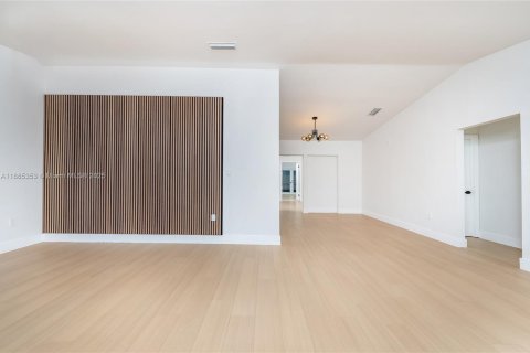House in Miami, Florida 4 bedrooms, 217.39 sq.m. № 1931656 - photo 3
