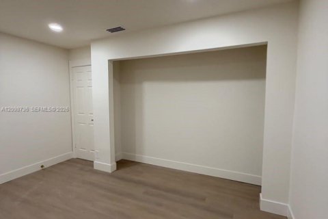 House in Coral Springs, Florida 4 bedrooms, 163.6 sq.m. № 2407617 - photo 14