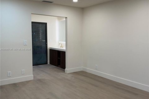 House in Coral Springs, Florida 4 bedrooms, 163.6 sq.m. № 2407617 - photo 7