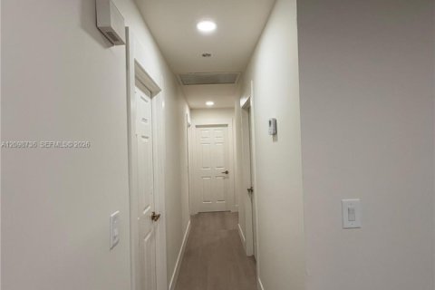 House in Coral Springs, Florida 4 bedrooms, 163.6 sq.m. № 2407617 - photo 11