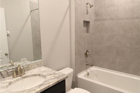 Villa ou maison à louer à Bradenton, Floride: 4 chambres, 192.21 m2 № 1905189 - photo 12