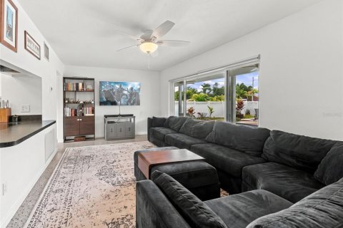 Casa en venta en Orlando, Florida, 4 dormitorios, 190.17 m2 № 2386553 - foto 4