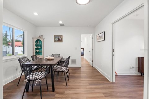 Casa en venta en Orlando, Florida, 4 dormitorios, 190.17 m2 № 2386553 - foto 7