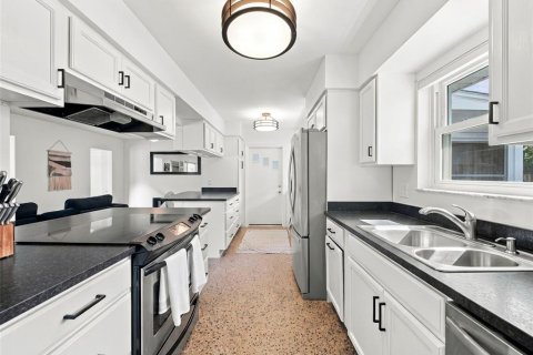 Casa en venta en Orlando, Florida, 4 dormitorios, 190.17 m2 № 2386553 - foto 5