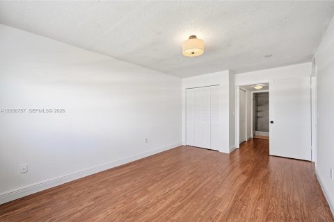 Condo in Miami Beach, Florida, 2 bedrooms № 2088253 - photo 10