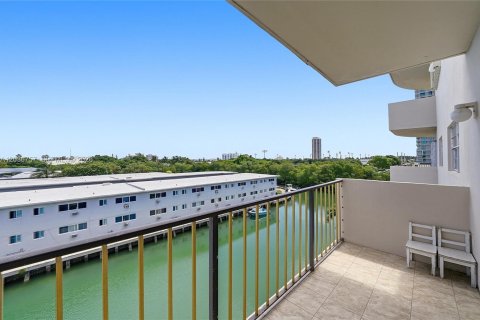 Condo in Miami Beach, Florida, 2 bedrooms № 2088253 - photo 20
