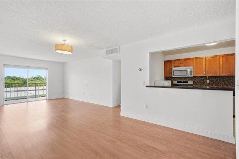 Condo in Miami Beach, Florida, 2 bedrooms № 2088253 - photo 18