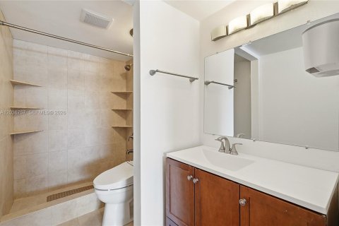Condo in Miami Beach, Florida, 2 bedrooms № 2088253 - photo 12
