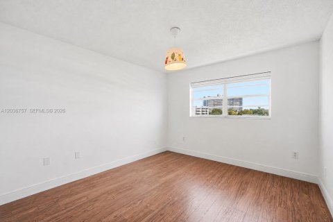 Condo in Miami Beach, Florida, 2 bedrooms № 2088253 - photo 15