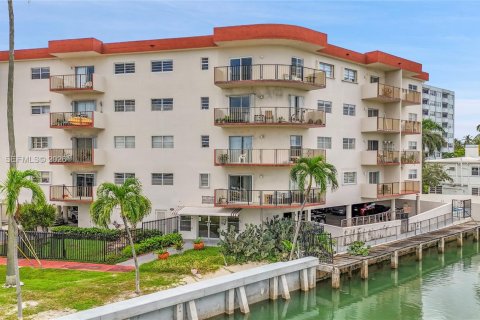 Condo in Miami Beach, Florida, 2 bedrooms № 2088253 - photo 22