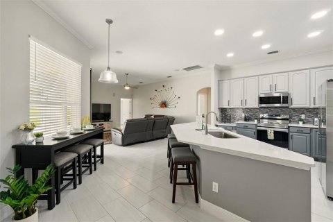 House in Davenport, Florida 4 bedrooms, 265.61 sq.m. № 1732440 - photo 20