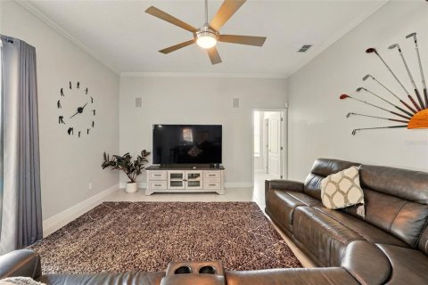 House in Davenport, Florida 4 bedrooms, 265.61 sq.m. № 1732440 - photo 15