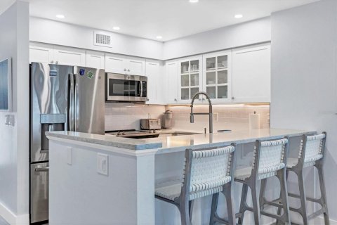 Townhouse in Boca Grande, Florida 2 bedrooms, 118.54 sq.m. № 2429444 - photo 9