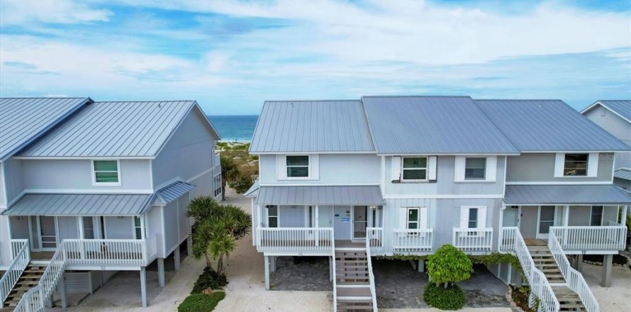 Townhouse in Boca Grande, Florida 2 bedrooms, 118.54 sq.m. № 2429444