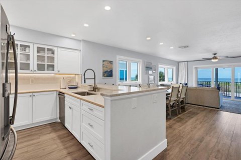 Townhouse in Boca Grande, Florida 2 bedrooms, 118.54 sq.m. № 2429444 - photo 8