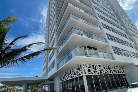 Copropriété à louer à Fort Lauderdale, Floride: 1 chambre, 65.96 m2 № 1921619 - photo 1