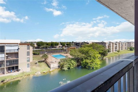 Condo in Miami, Florida, 2 bedrooms  № 1867692 - photo 21