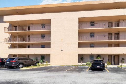 Condo in Miami, Florida, 2 bedrooms  № 1867692 - photo 3
