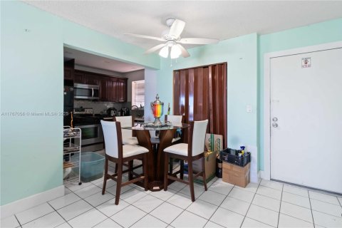 Condo in Miami, Florida, 2 bedrooms  № 1867692 - photo 9