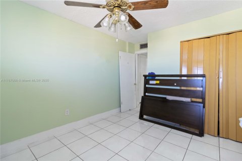 Condo in Miami, Florida, 2 bedrooms  № 1867692 - photo 13