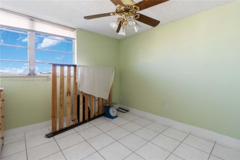 Condo in Miami, Florida, 2 bedrooms  № 1867692 - photo 12