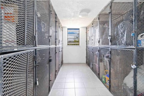 Condo in Miami, Florida, 2 bedrooms  № 1867692 - photo 18