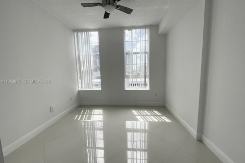 Condominio en alquiler en Fort Lauderdale, Florida, 1 dormitorio, 75.07 m2 № 2025632 - foto 10