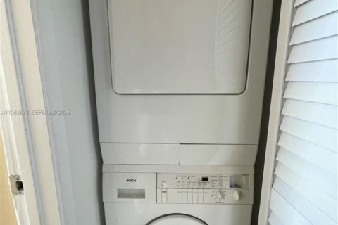 Condominio en alquiler en Fort Lauderdale, Florida, 1 dormitorio, 75.07 m2 № 2025632 - foto 14