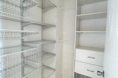 Condominio en alquiler en Fort Lauderdale, Florida, 1 dormitorio, 75.07 m2 № 2025632 - foto 13