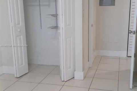 Copropriété à louer à Hialeah, Floride: 3 chambres, 110.18 m2 № 2024266 - photo 8