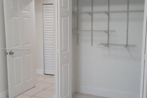 Copropriété à louer à Hialeah, Floride: 3 chambres, 110.18 m2 № 2024266 - photo 11