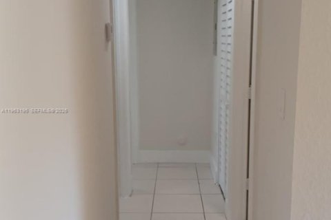 Copropriété à louer à Hialeah, Floride: 3 chambres, 110.18 m2 № 2024266 - photo 6