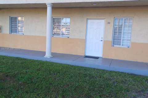 Copropriété à louer à Hialeah, Floride: 3 chambres, 110.18 m2 № 2024266 - photo 2