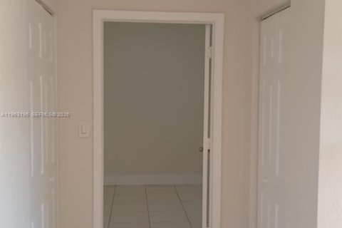 Copropriété à louer à Hialeah, Floride: 3 chambres, 110.18 m2 № 2024266 - photo 5