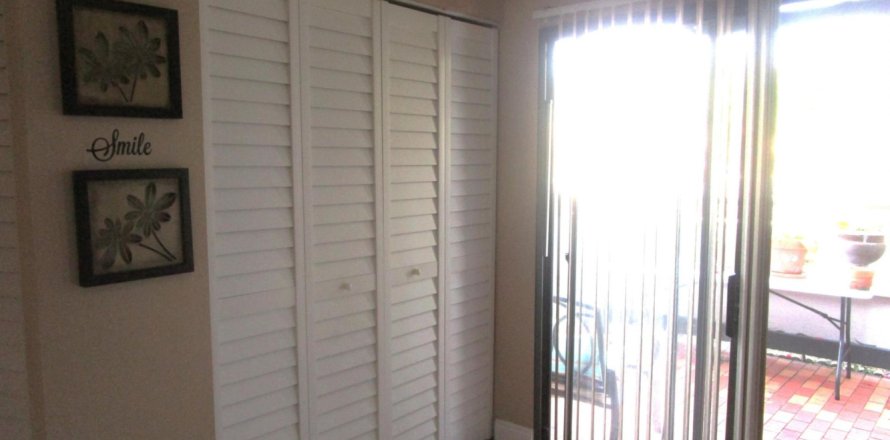 House in Royal Palm Beach, Florida 2 bedrooms, 104.05 sq.m. № 921097