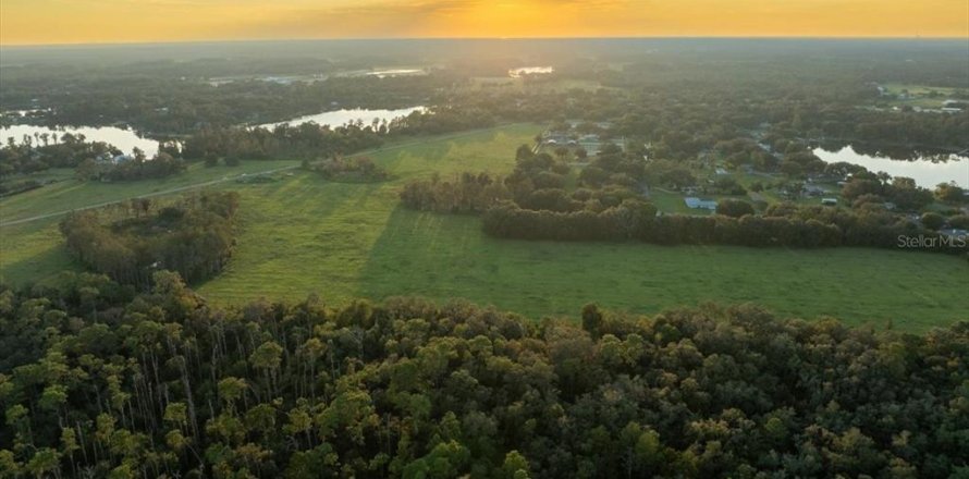 Terreno en Odessa, Florida № 2130884