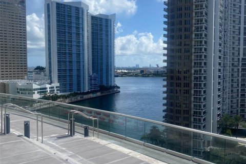 Condo in Miami, Florida, 1 bedroom  № 2170339 - photo 12